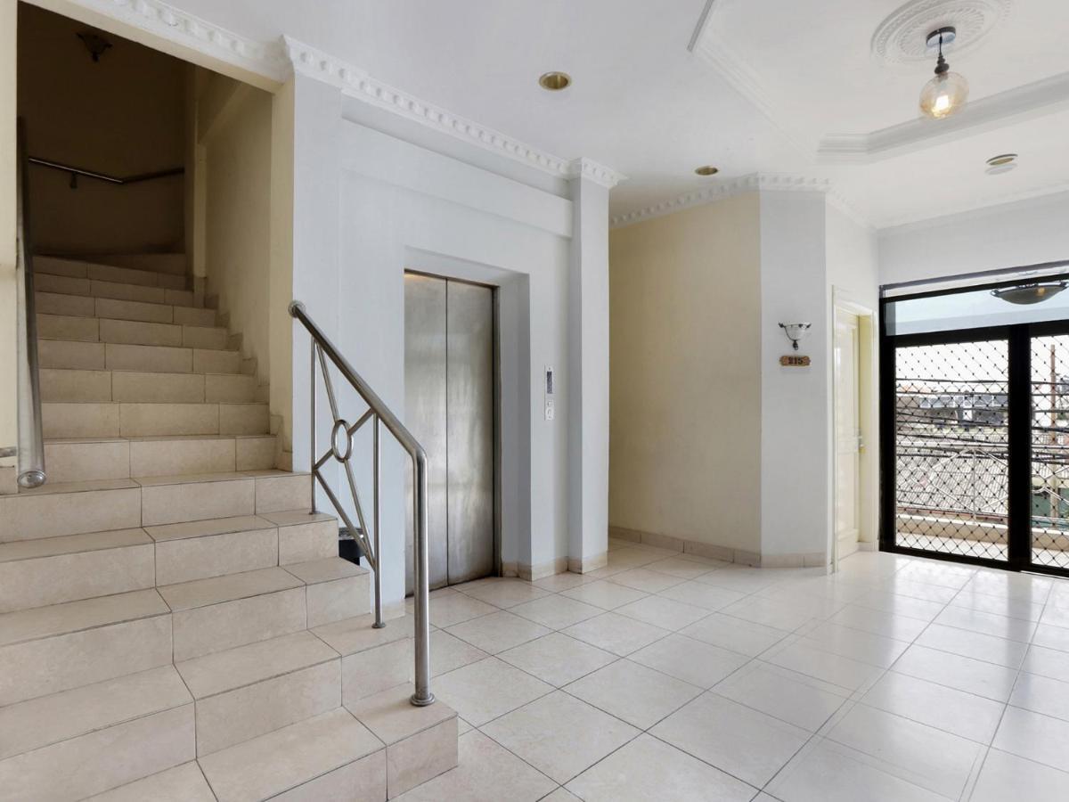Capital O 297 45 Residence Джакарта Екстер'єр фото